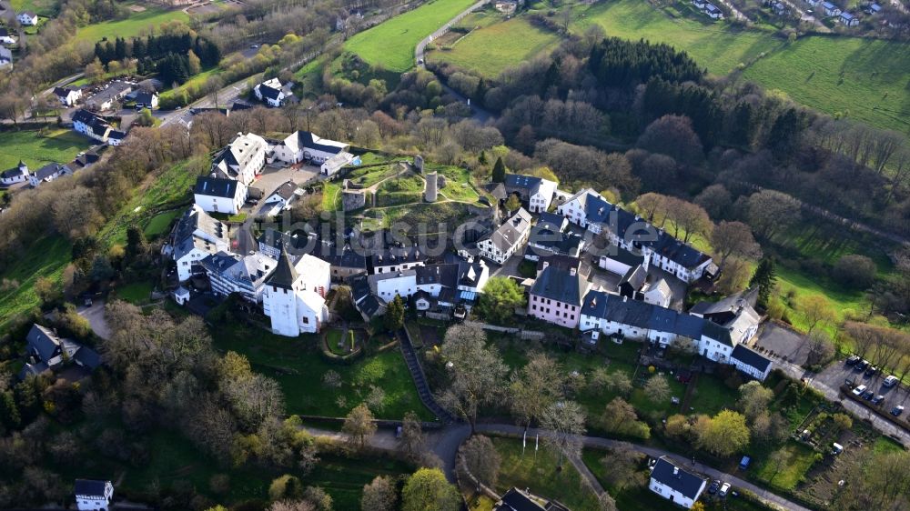 Luftaufnahme Kronenburg - Burganlage des Schloss in Kronenburg im Bundesland Nordrhein-Westfalen, Deutschland