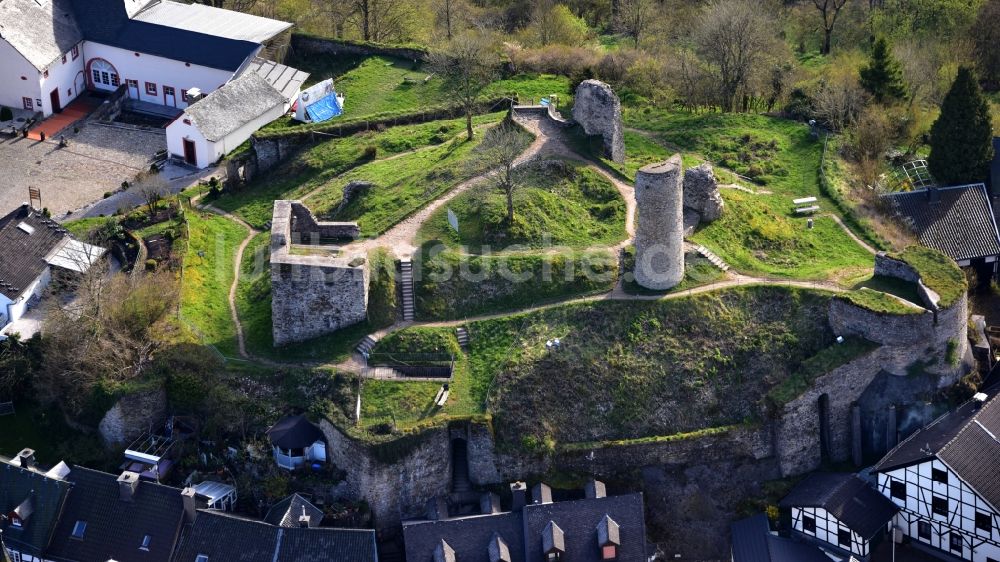 Kronenburg von oben - Burganlage des Schloss in Kronenburg im Bundesland Nordrhein-Westfalen, Deutschland