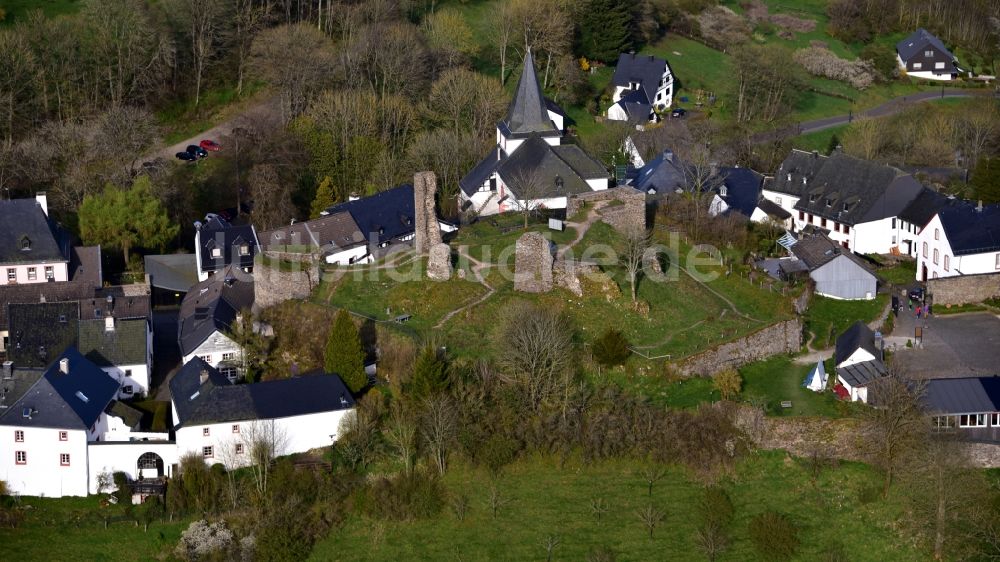 Kronenburg aus der Vogelperspektive: Burganlage des Schloss in Kronenburg im Bundesland Nordrhein-Westfalen, Deutschland