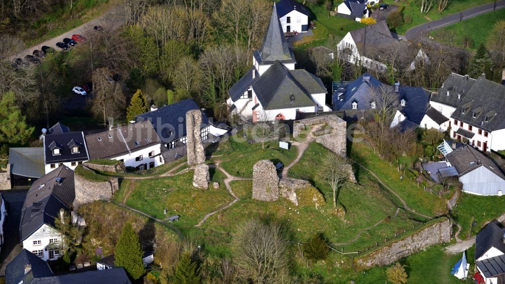 Kronenburg von oben - Burganlage des Schloss in Kronenburg im Bundesland Nordrhein-Westfalen, Deutschland