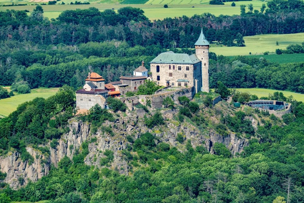 Luftbild Raby - Burganlage des Schloss Kunietitzer in Raby in Pardubicky kraj, Tschechien