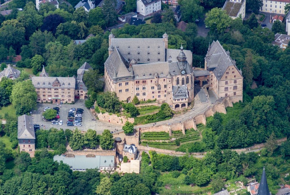 Luftbild Marburg - Burganlage des Schloss Landgrafenschloss mit Museum in Marburg im Bundesland Hessen, Deutschland