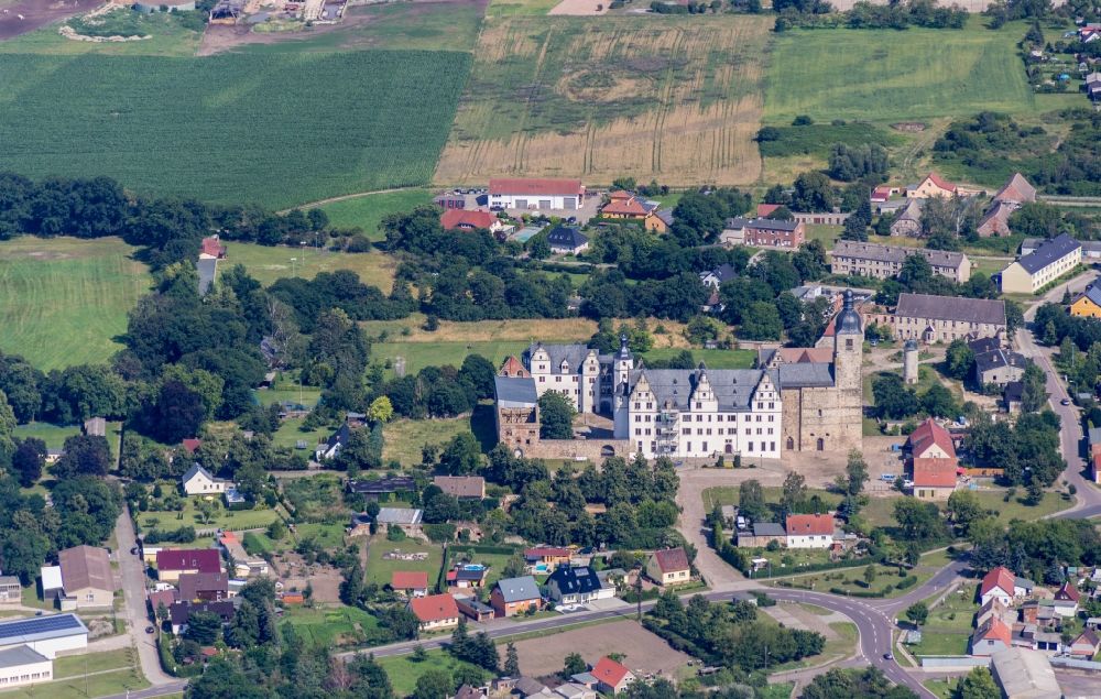 Leitzkau von oben - Burganlage des Schloss in Leitzkau im Bundesland Sachsen-Anhalt, Deutschland