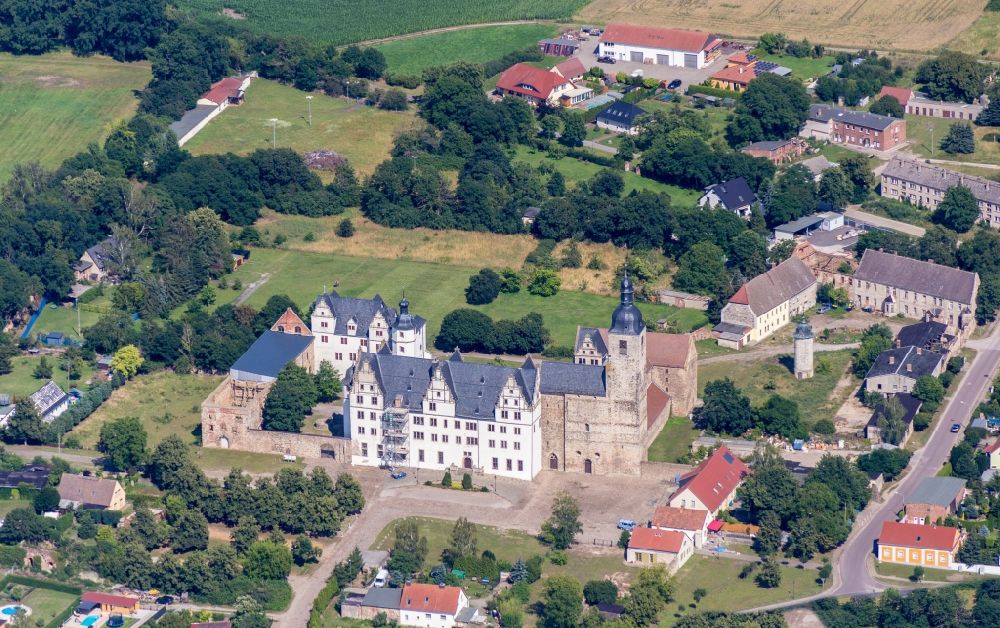 Luftbild Leitzkau - Burganlage des Schloss in Leitzkau im Bundesland Sachsen-Anhalt, Deutschland