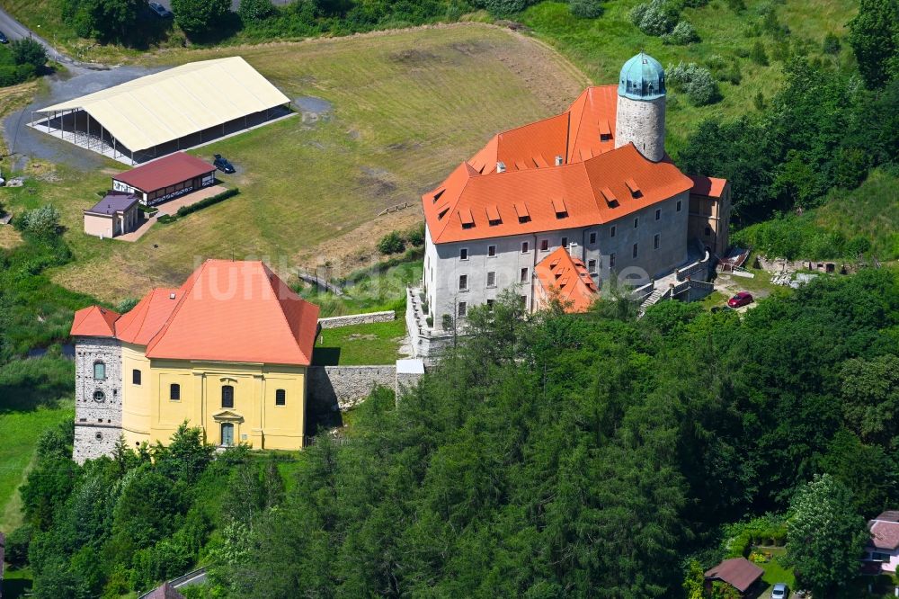 Liba - Liebenstein aus der Vogelperspektive: Burganlage des Schloss in Liba - Liebenstein in Cechy - Böhmen, Tschechien