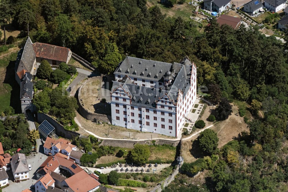 Luftaufnahme Fischbachtal - Burganlage des Schloss Lichtenberg im Ortsteil Lichtenberg in Fischbachtal im Bundesland Hessen, Deutschland