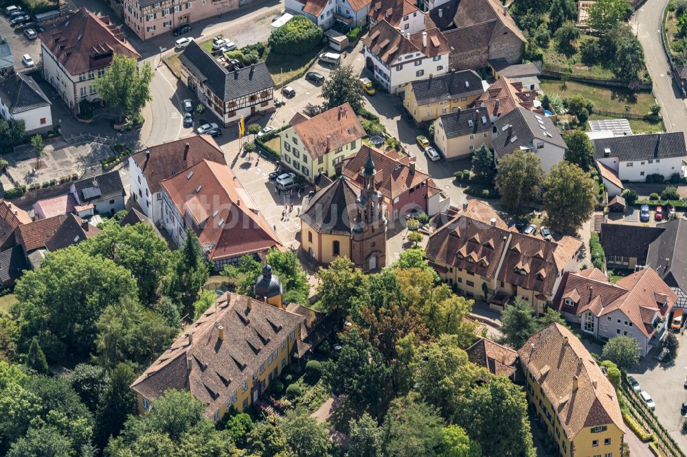 Luftbild Mahlberg - Burganlage des Schloss Mahlberg und evangelische Kirche in Mahlberg im Bundesland Baden-Württemberg, Deutschland