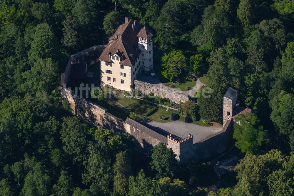 Radolfzell am Bodensee aus der Vogelperspektive: Burganlage des Schloss Möggingen in Radolfzell am Bodensee im Bundesland Baden-Württemberg, Deutschland