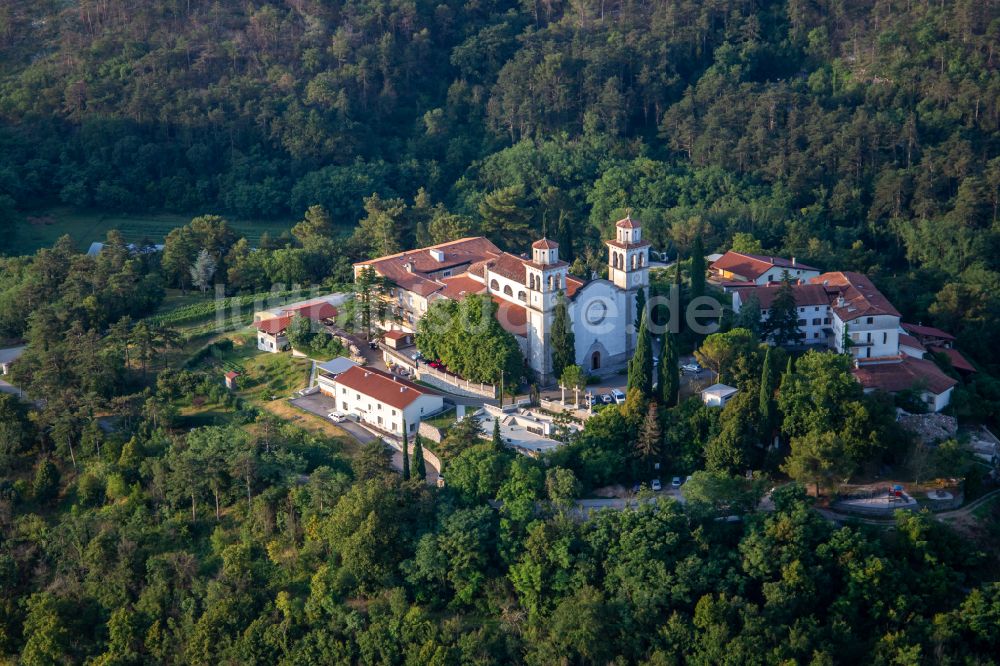 Luftaufnahme Miren - Burganlage des Schloss Miren Castle / Mirenski grad in Miren in Nova Gorica, Slowenien