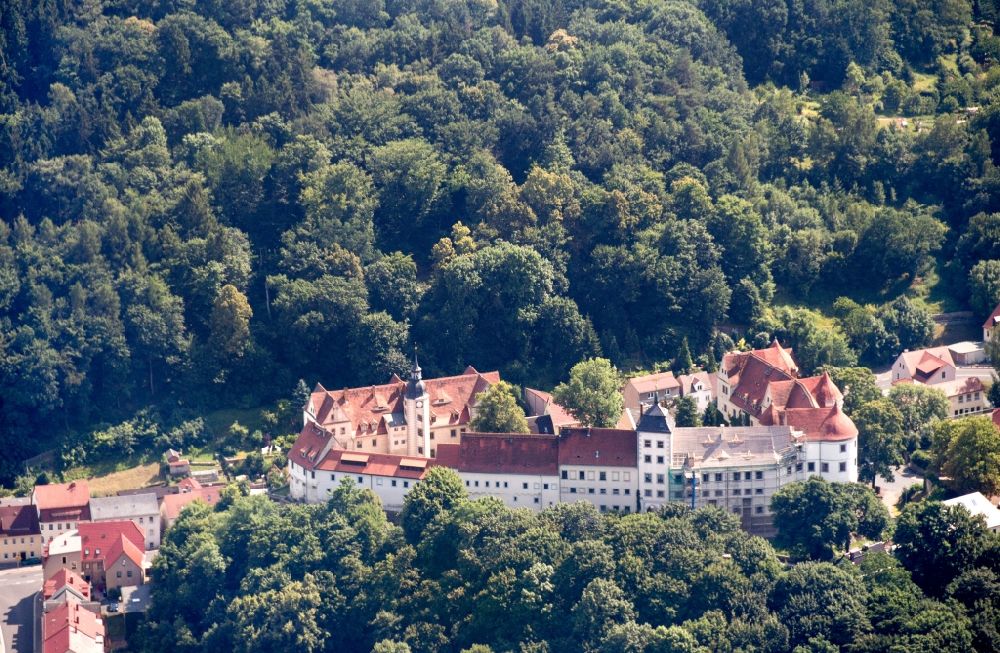 Nossen aus der Vogelperspektive: Burganlage des Schloss Nossen in Nossen im Bundesland Sachsen, Deutschland