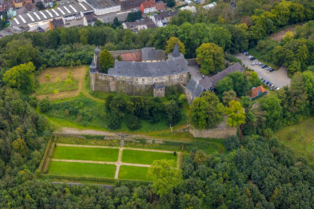 Hagen aus der Vogelperspektive: Burganlage des Schloss im Ortsteil Hohenlimburg in Hagen im Bundesland Nordrhein-Westfalen, Deutschland