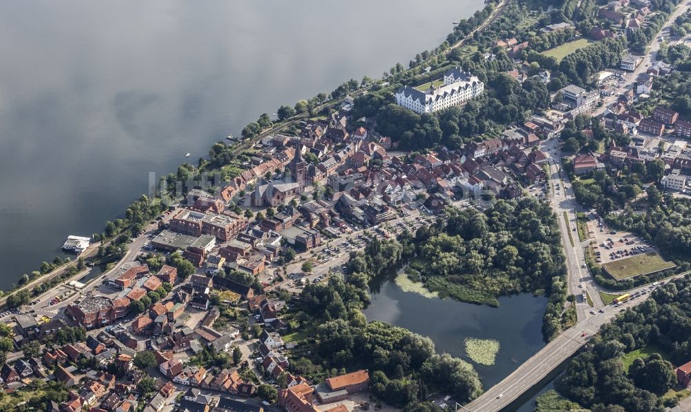 Luftbild Plön - Burganlage des Schloss Plön in Plön im Bundesland Schleswig-Holstein