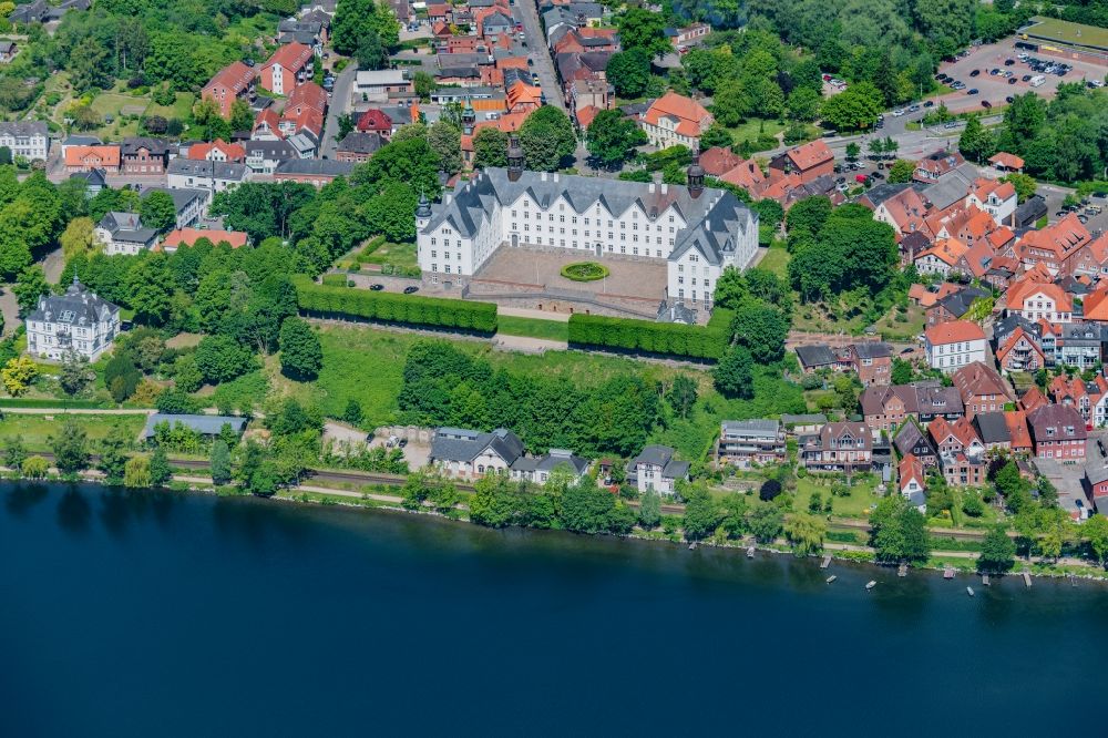 Luftbild Plön - Burganlage des Schloss Plön in Plön im Bundesland Schleswig-Holstein