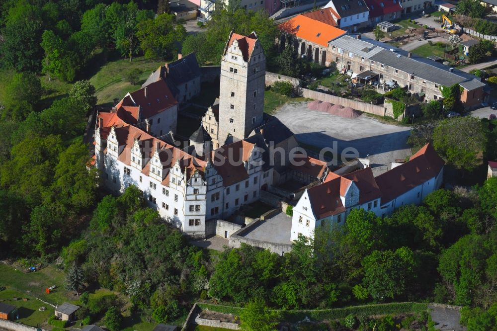 Luftaufnahme Plötzkau - Burganlage des Schloss Plötzkau in Plötzkau im Bundesland Sachsen-Anhalt, Deutschland