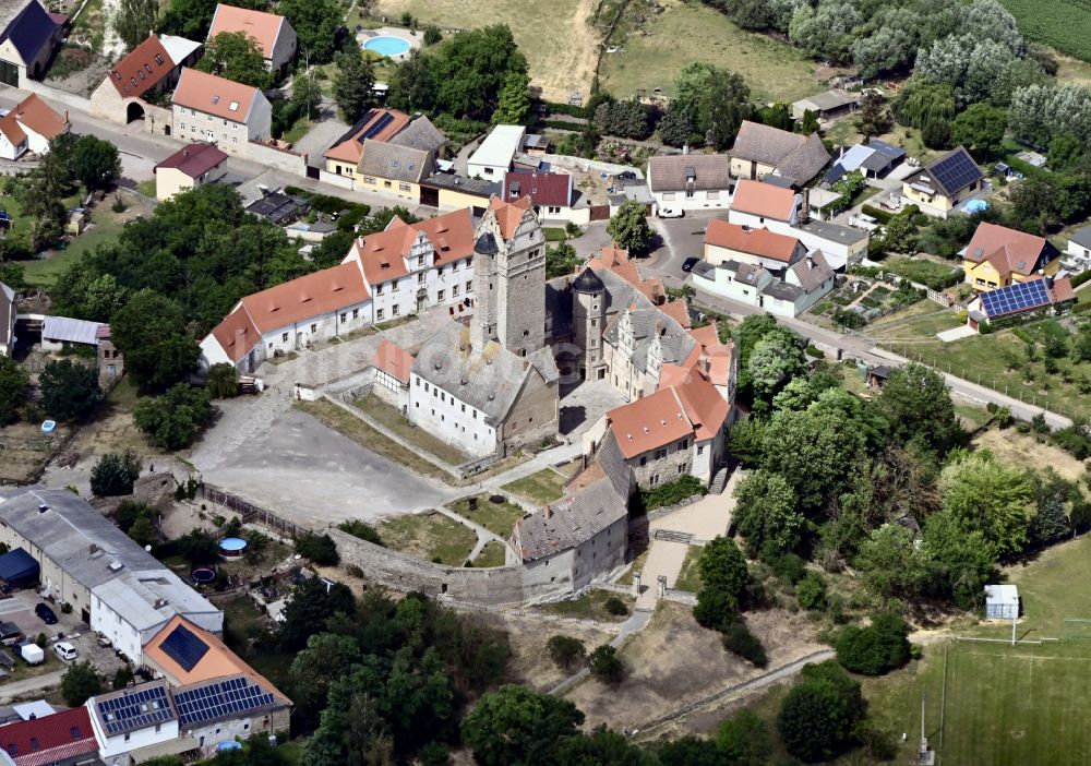 Luftaufnahme Plötzkau - Burganlage des Schloss Plötzkau in Plötzkau im Bundesland Sachsen-Anhalt, Deutschland