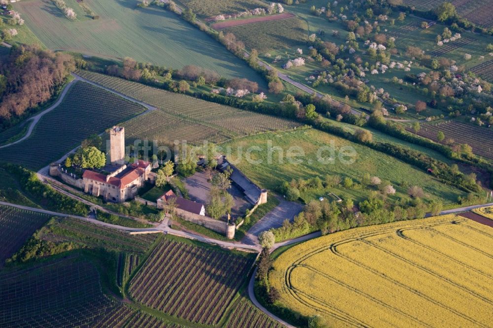 Luftaufnahme Sulzfeld - Burganlage des Schloss Ravensburg im Ortsteil Mühlbach in Sulzfeld im Bundesland Baden-Württemberg