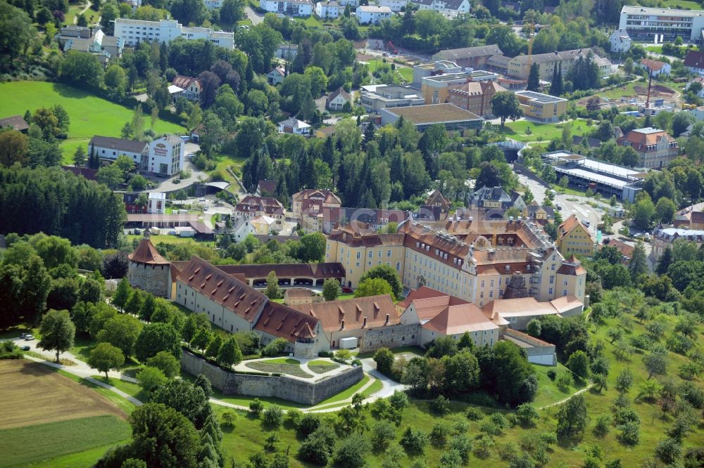 Luftaufnahme Ellwangen (Jagst) - Burganlage des Schloss Schloß ob Ellwangen in Ellwangen (Jagst) im Bundesland Baden-Württemberg