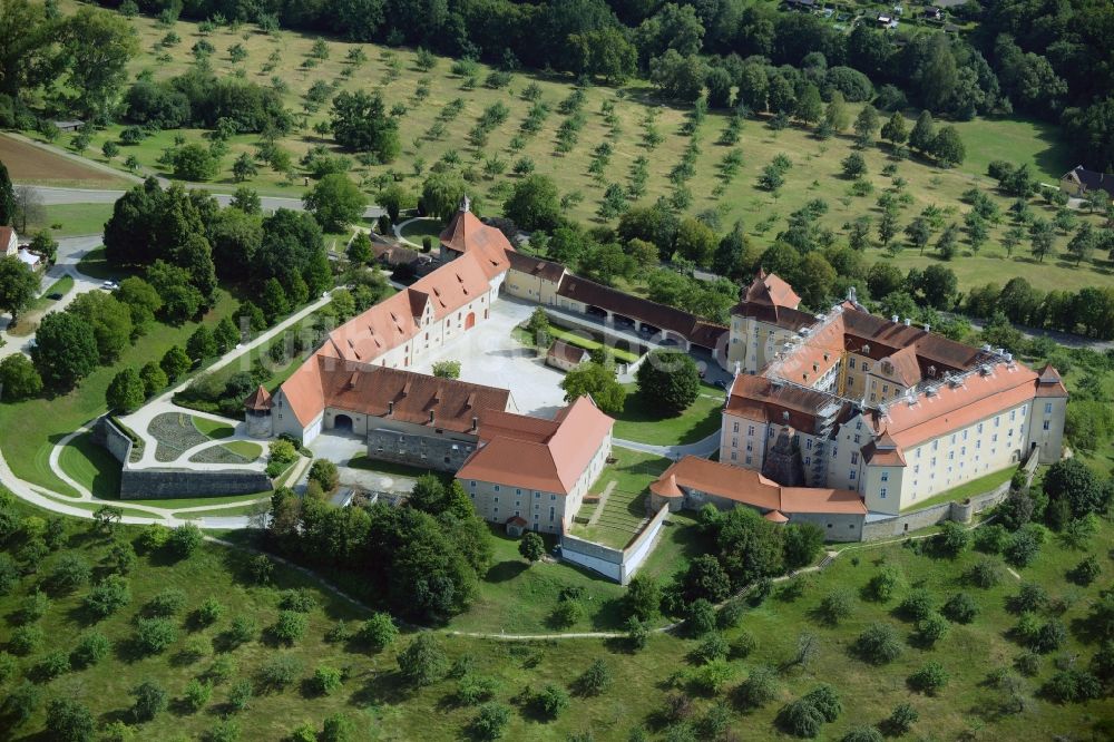 Luftaufnahme Ellwangen (Jagst) - Burganlage des Schloss Schloß ob Ellwangen in Ellwangen (Jagst) im Bundesland Baden-Württemberg