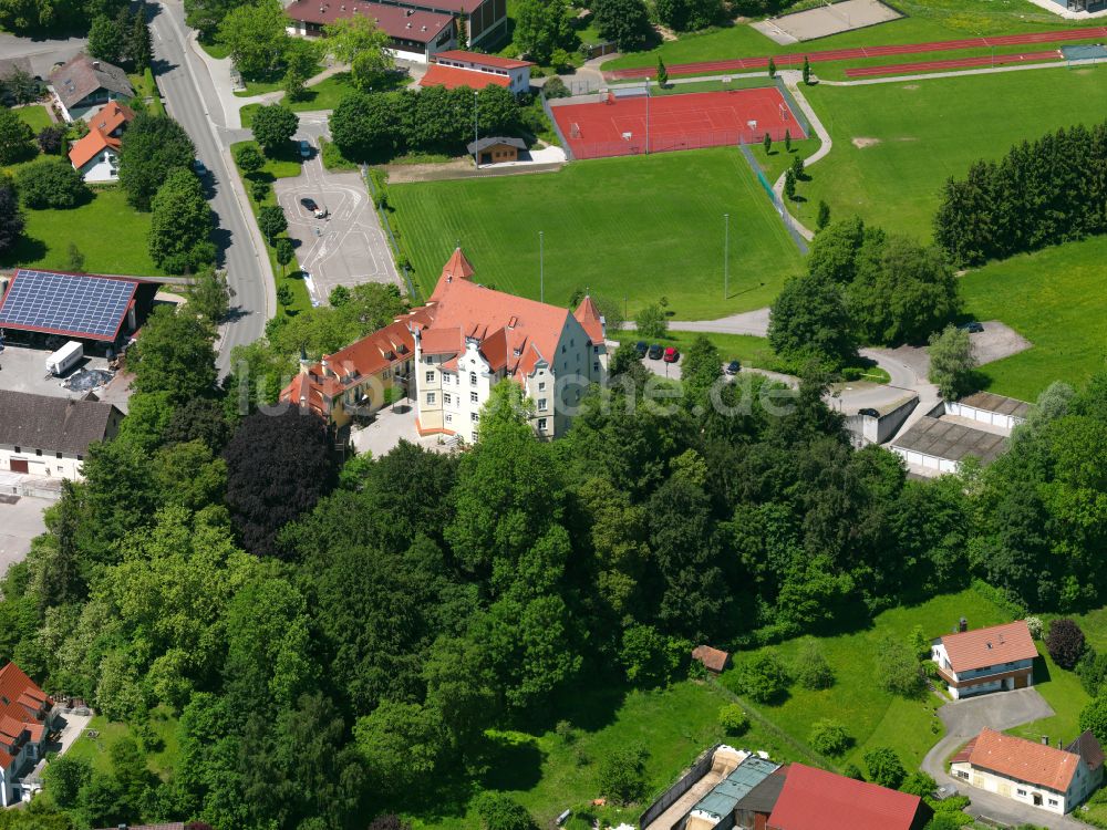 Erolzheim von oben - Burganlage des Schloss Schloß Erolzheim in Erolzheim im Bundesland Baden-Württemberg, Deutschland
