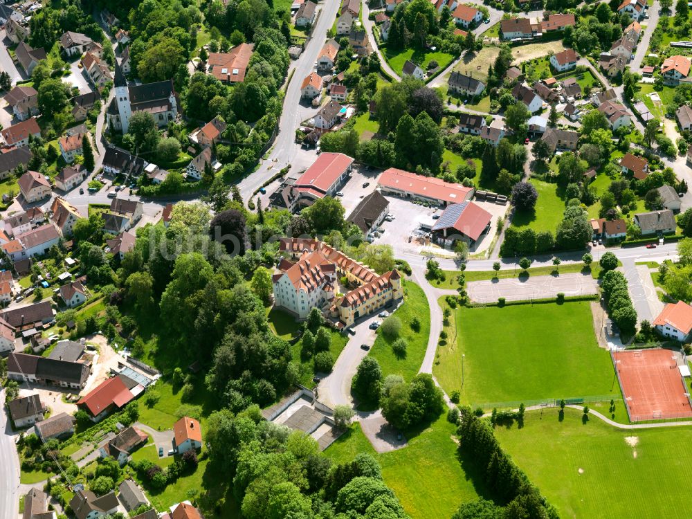 Erolzheim aus der Vogelperspektive: Burganlage des Schloss Schloß Erolzheim in Erolzheim im Bundesland Baden-Württemberg, Deutschland