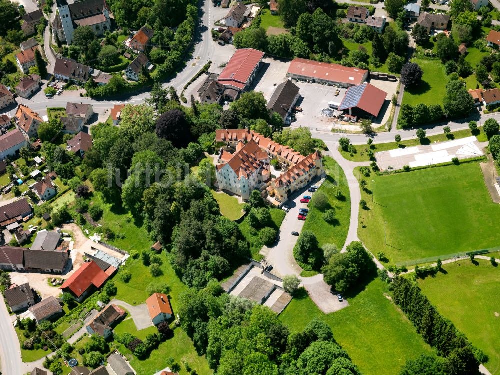 Luftaufnahme Erolzheim - Burganlage des Schloss Schloss Erolzheim in Erolzheim im Bundesland Baden-Württemberg, Deutschland