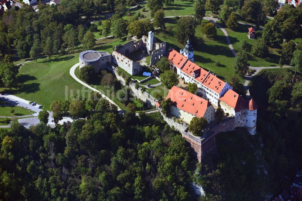 Luftbild Heidenheim an der Brenz - Burganlage des Schloss Schloss Hellenstein in Heidenheim an der Brenz im Bundesland Baden-Württemberg, Deutschland