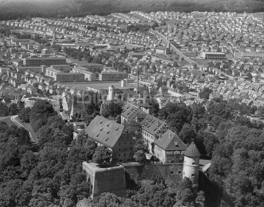 Luftbild Heidenheim an der Brenz - Burganlage des Schloss Schloss Hellenstein in Heidenheim an der Brenz im Bundesland Baden-Württemberg, Deutschland