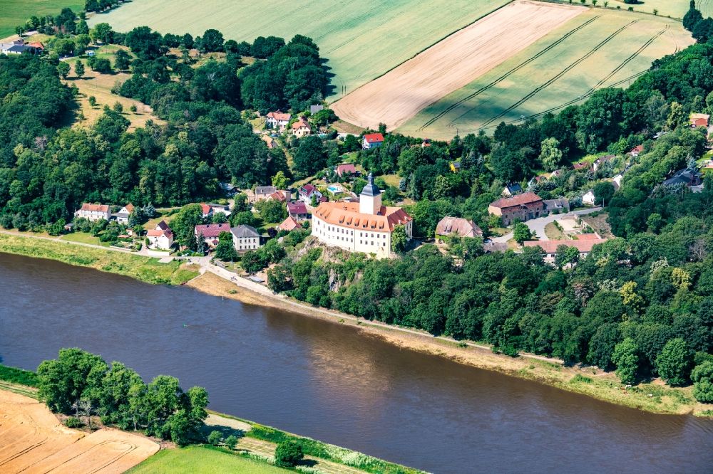 Luftaufnahme Neuhirschstein - Burganlage des Schloss Schloss Hirschstein in Neuhirschstein im Bundesland Sachsen, Deutschland