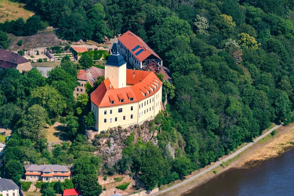 Neuhirschstein aus der Vogelperspektive: Burganlage des Schloss Schloss Hirschstein in Neuhirschstein im Bundesland Sachsen, Deutschland