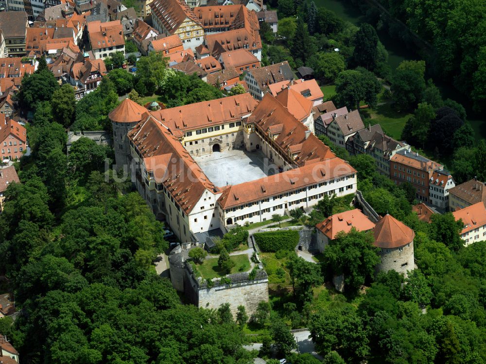 Tübingen aus der Vogelperspektive: Burganlage des Schloss Schloss Hohentübingen mit Museum Alte Kulturen | in Tübingen im Bundesland Baden-Württemberg, Deutschland