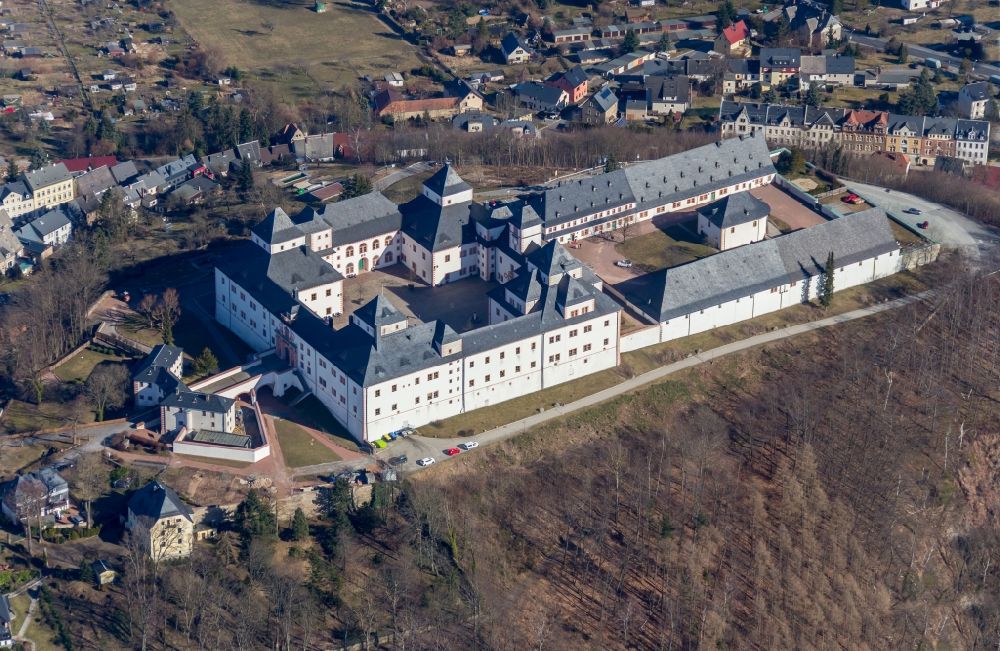 Augustusburg aus der Vogelperspektive: Burganlage des Schloss und Schlosstheater in Augustusburg im Bundesland Sachsen