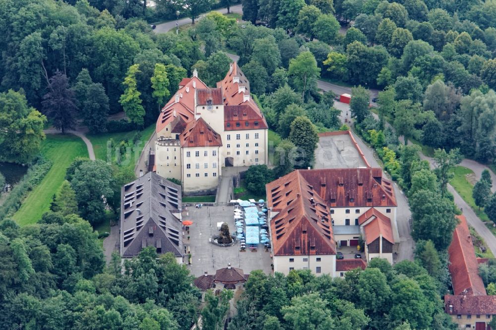 Seefeld von oben - Burganlage des Schloss in Seefeld im Bundesland Bayern, Deutschland