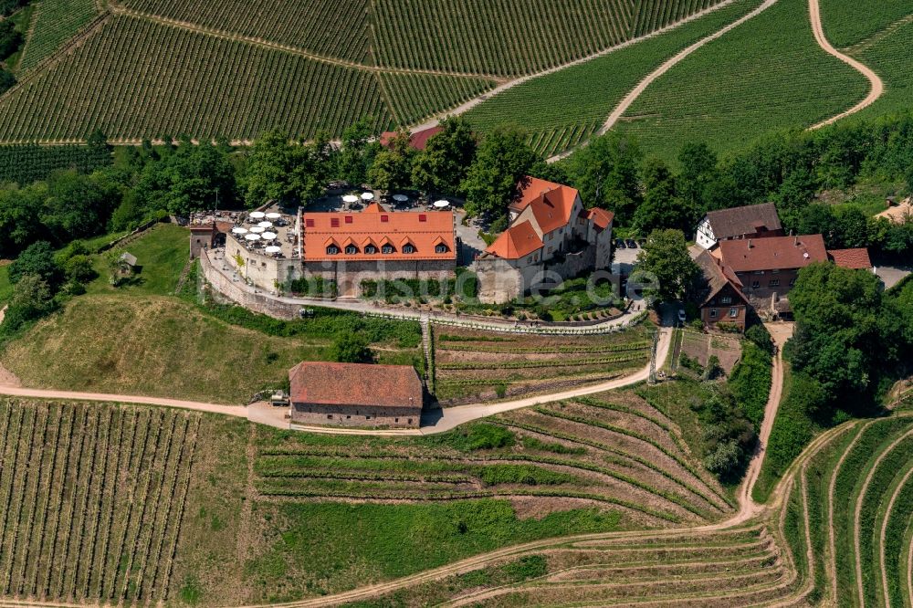 Durbach aus der Vogelperspektive: Burganlage des Schloss Staufenberg in Durbach im Bundesland Baden-Württemberg, Deutschland