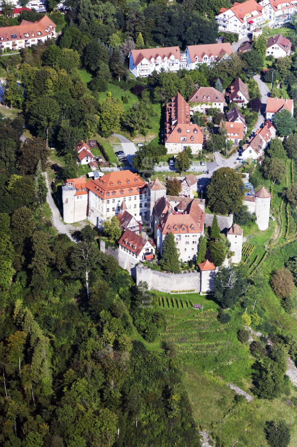 Künzelsau von oben - Burganlage des Schloss Stetten in Künzelsau im Bundesland Baden-Württemberg, Deutschland
