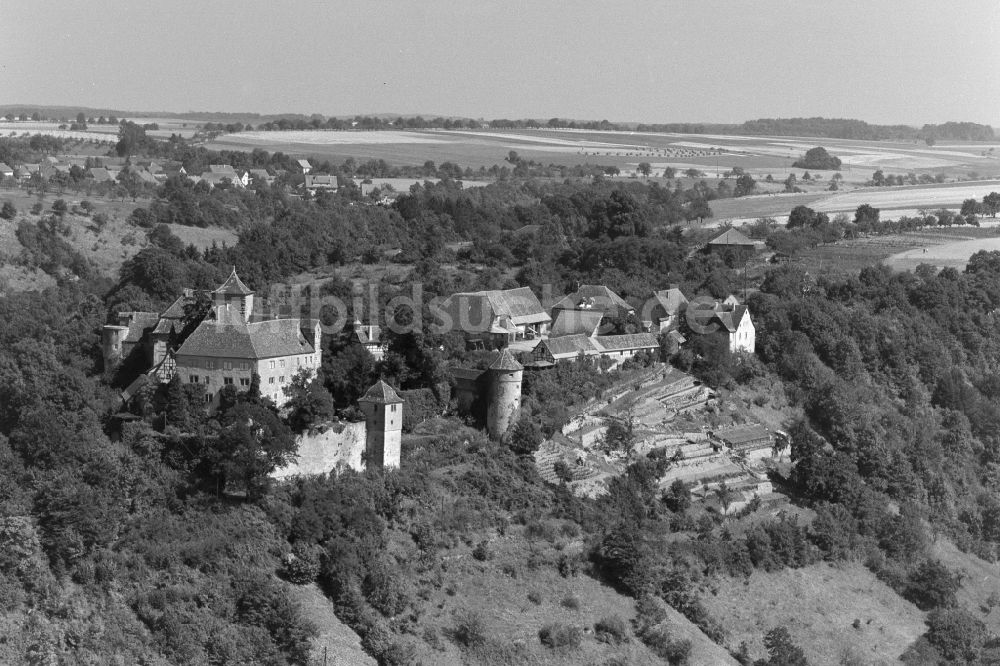 Luftaufnahme Künzelsau - Burganlage des Schloss Stetten in Künzelsau im Bundesland Baden-Württemberg, Deutschland