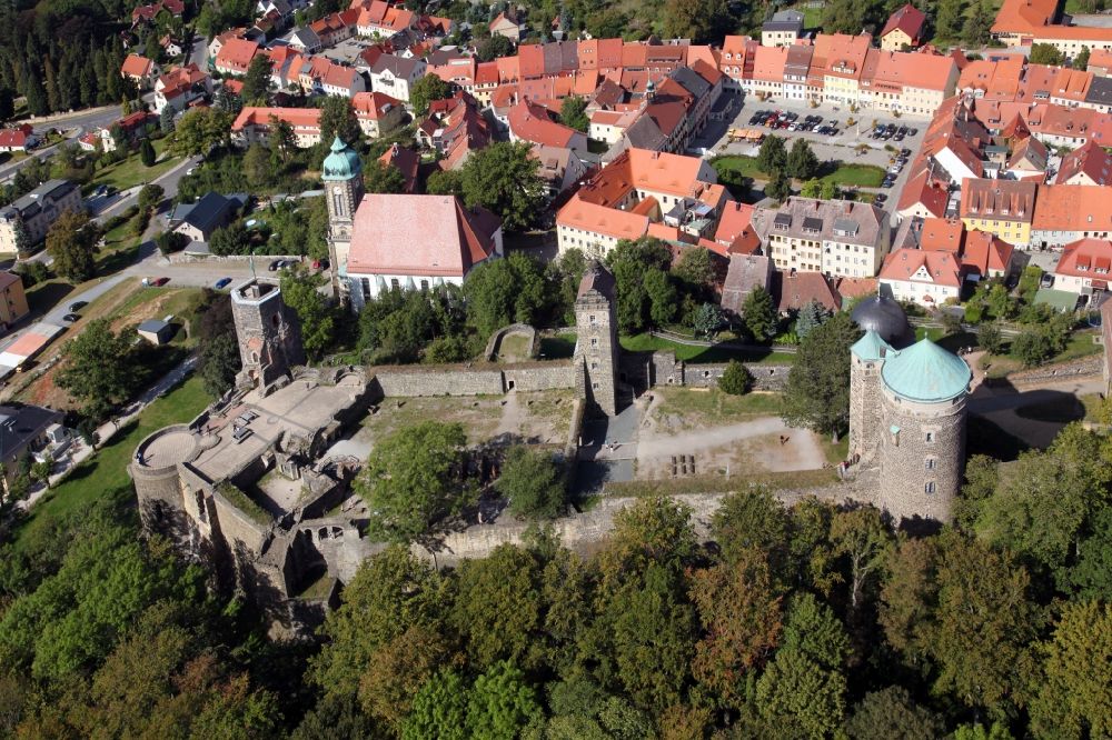 Stolpen von oben - Burganlage des Schloss in Stolpen im Bundesland Sachsen, Deutschland