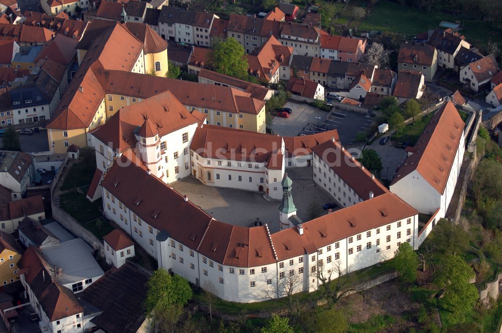 Sulzbach-Rosenberg aus der Vogelperspektive: Burganlage des Schloss in Sulzbach-Rosenberg im Bundesland Bayern