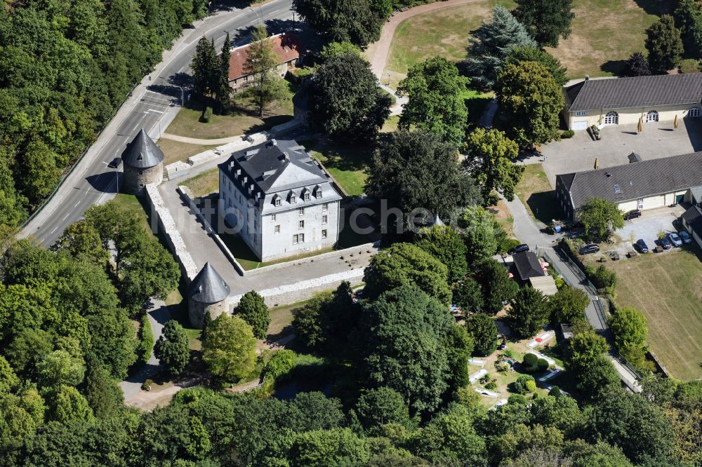 Neviges von oben - Burganlage des Schloss Vorburg Schloss Hardenberg in Neviges im Bundesland Nordrhein-Westfalen, Deutschland