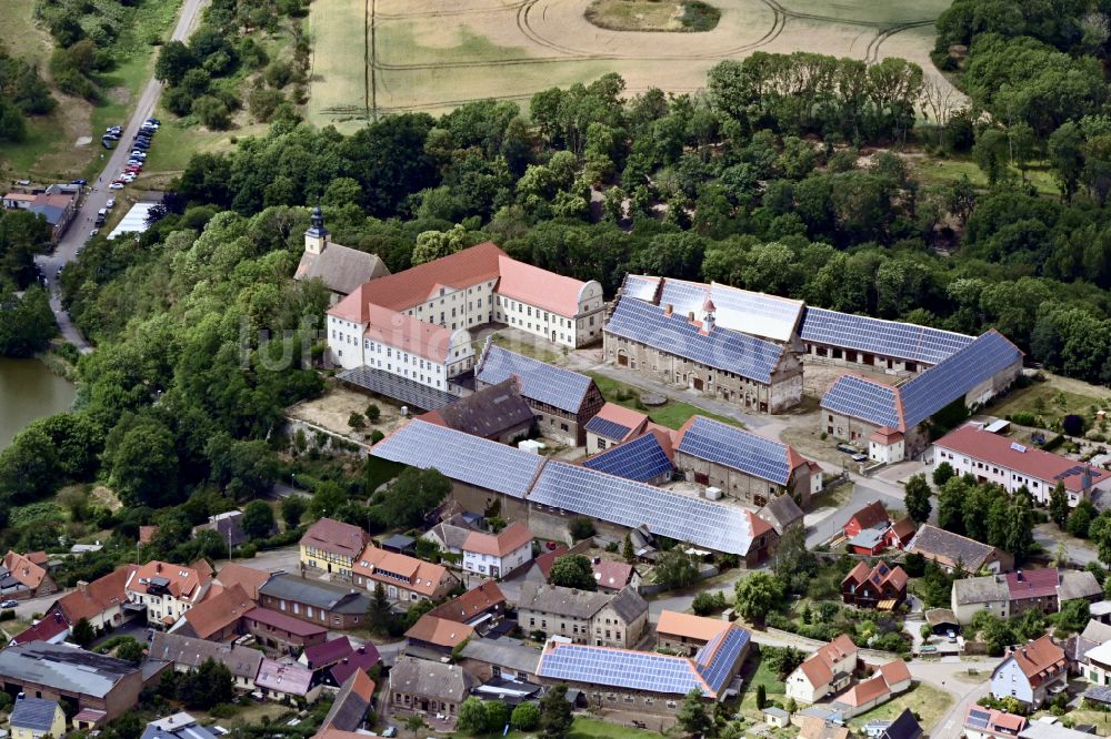 Luftaufnahme Walbeck - Burganlage des Schloss in Walbeck im Bundesland Sachsen-Anhalt, Deutschland