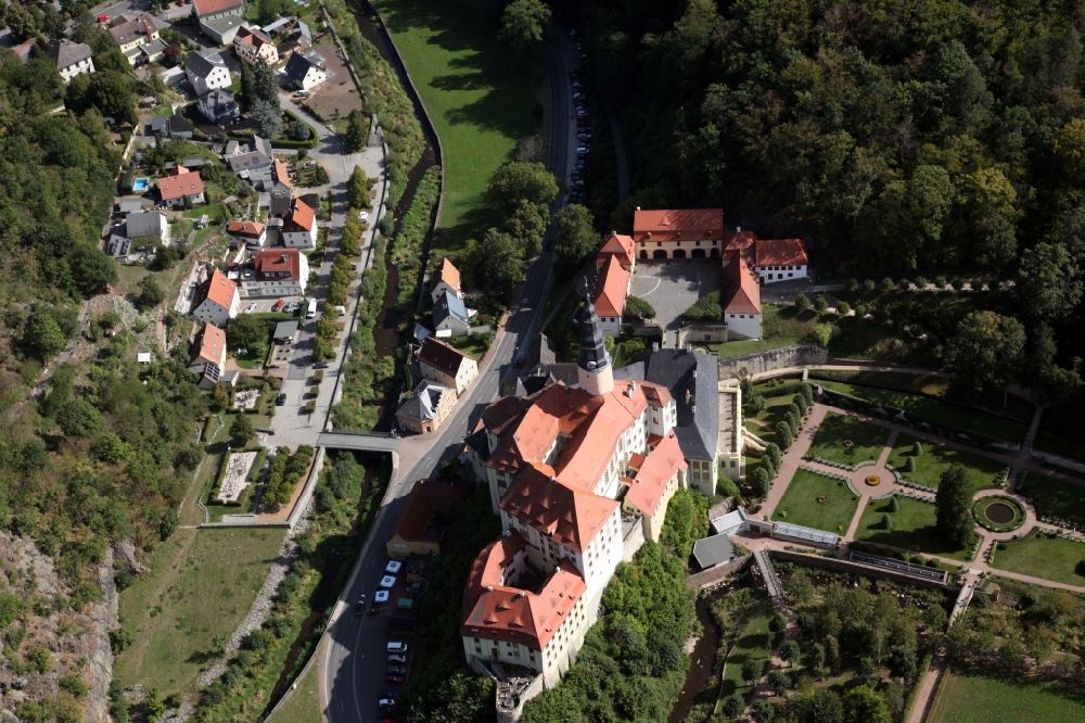 Weesenstein aus der Vogelperspektive: Burganlage des Schloss Weesenstein in Weesenstein im Bundesland Sachsen, Deutschland
