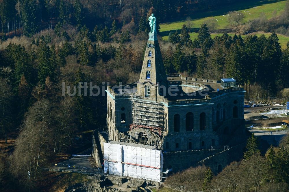 Luftaufnahme Kassel - Burganlage des Schloss Wilhelmshöhe in Kassel im Bundesland Hessen, Deutschland