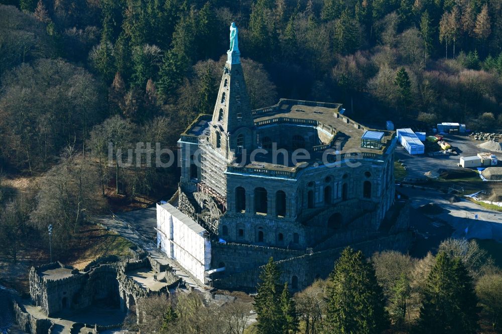 Luftaufnahme Kassel - Burganlage des Schloss Wilhelmshöhe in Kassel im Bundesland Hessen, Deutschland