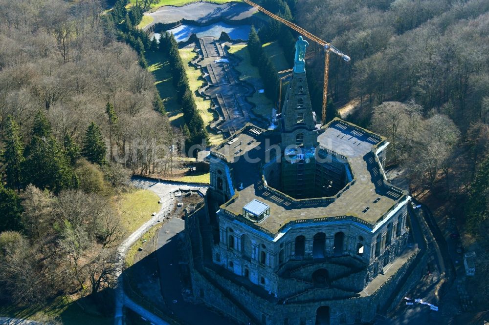 Luftbild Kassel - Burganlage des Schloss Wilhelmshöhe in Kassel im Bundesland Hessen, Deutschland