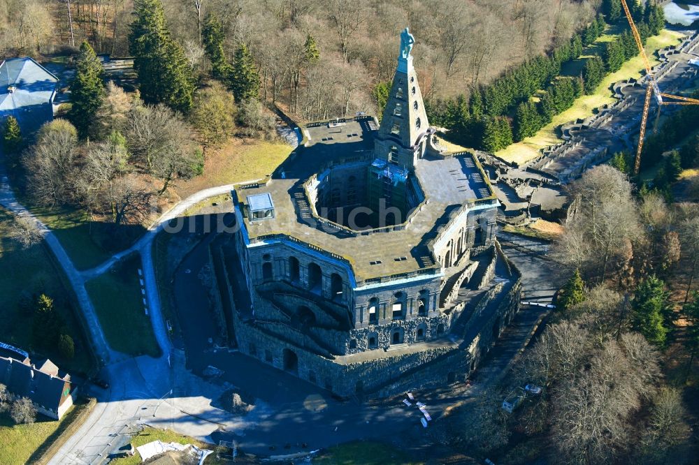 Luftbild Kassel - Burganlage des Schloss Wilhelmshöhe in Kassel im Bundesland Hessen, Deutschland