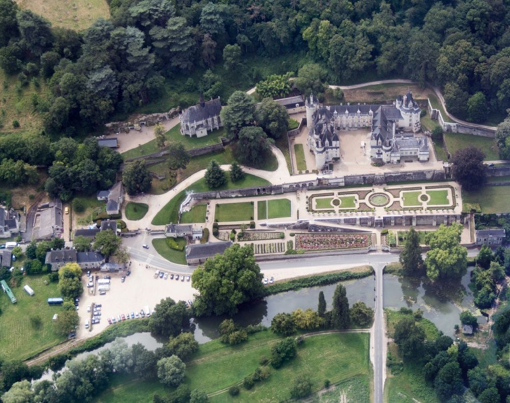 Rigny Usse aus der Vogelperspektive: Burganlage des Schlosses Chateau d' Usse in Rigny Usse in Centre-Val de Loire, Frankreich