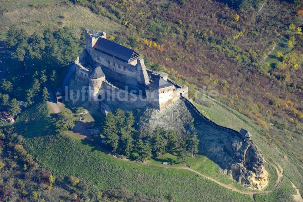 Boldogkövaralja aus der Vogelperspektive: Burganlage der Veste Boldogko Vara in Boldogkövaralja in Borsod-Abauj-Zemplen, Ungarn