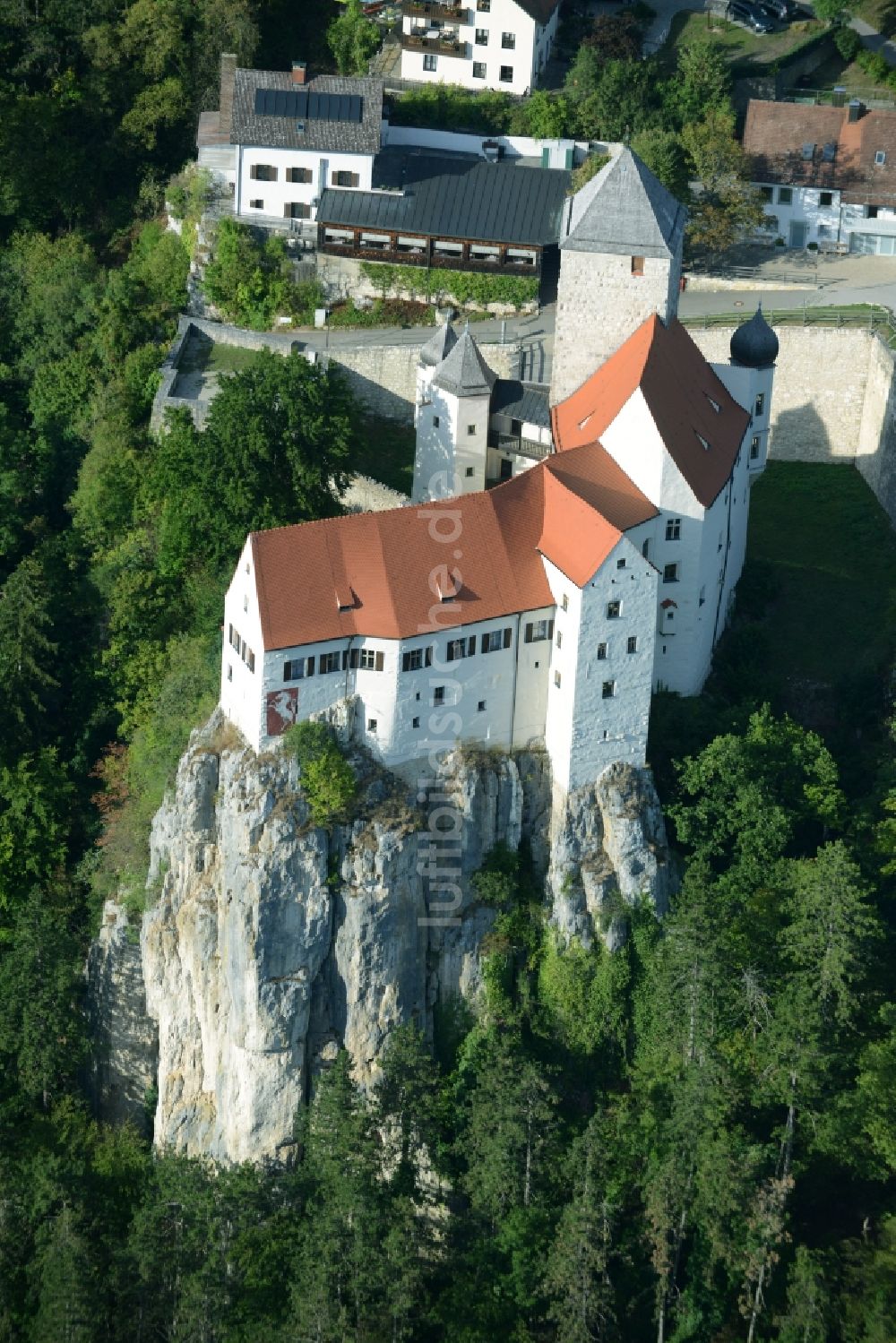 Luftbild Riedenburg - Burganlage der Veste Burg Prunn in Riedenburg im Bundesland Bayern