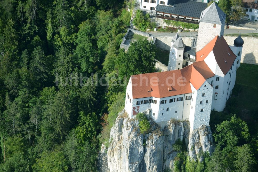 Luftaufnahme Riedenburg - Burganlage der Veste Burg Prunn in Riedenburg im Bundesland Bayern