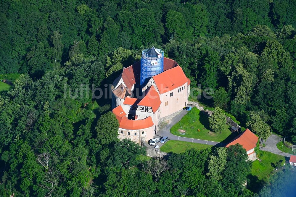 Schönfels aus der Vogelperspektive: Burganlage der Veste Burg Schönfels an der Burgstraße in Schönfels im Bundesland Sachsen