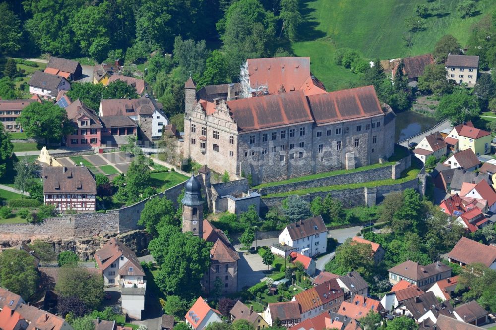 Luftaufnahme Cadolzburg - Burganlage der Veste in Cadolzburg im Bundesland Bayern